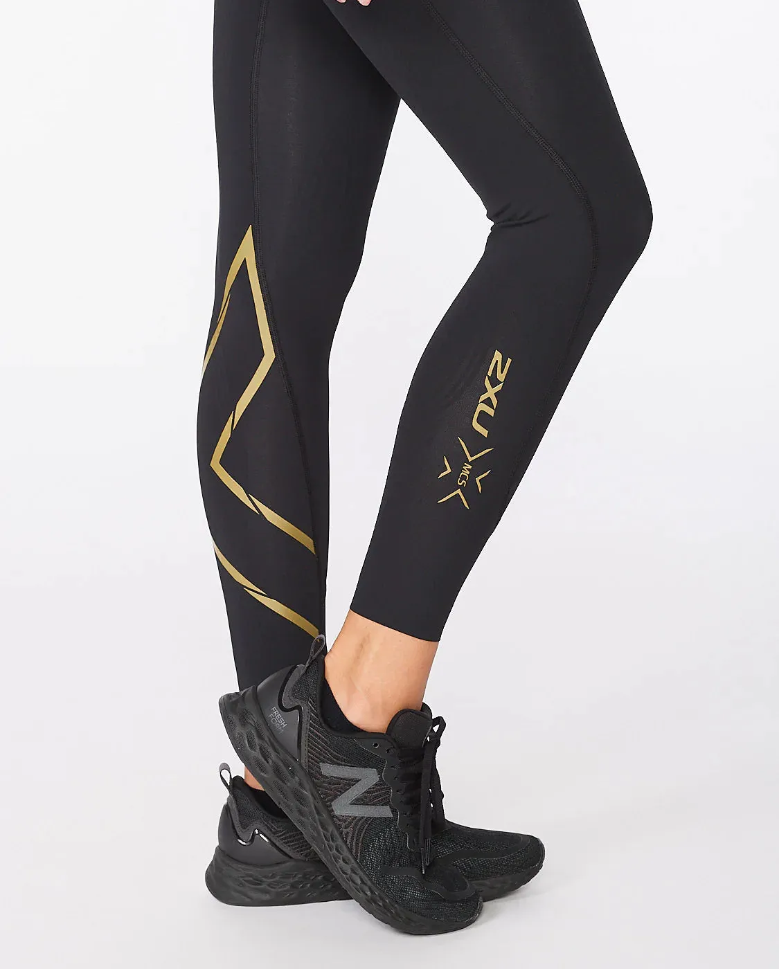 2XU Force Mid-Rise Compression Tights | Women | Black Gold