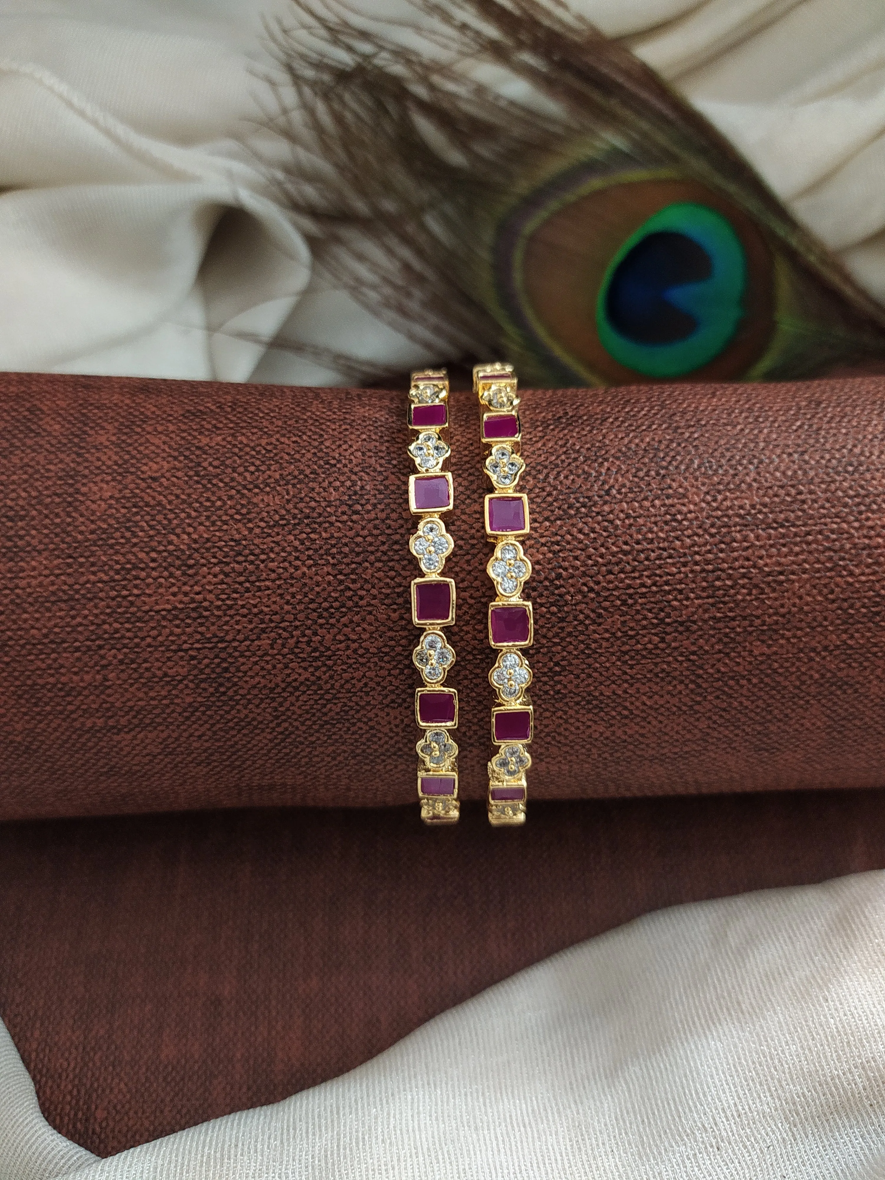 Enchanting Blooms for Your Wrist: The Floral Design Gold-Plated Zircon Bangles